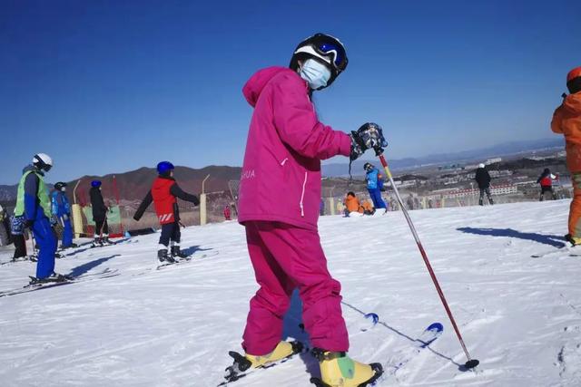 新疆滑雪一次大概多少钱（包机去新疆滑雪）(2)